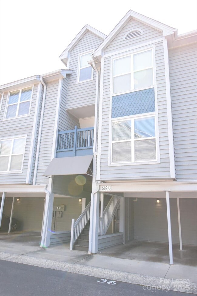 Building Photo - 509 N Graham St Unit #3J Rental