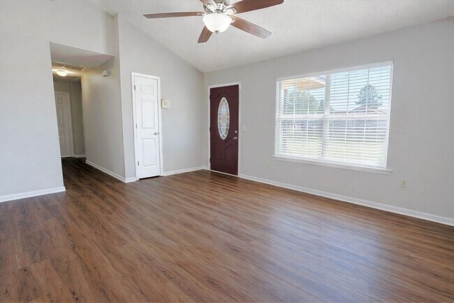 Photo - AVAILABLE NOW! (Pet Friendly)