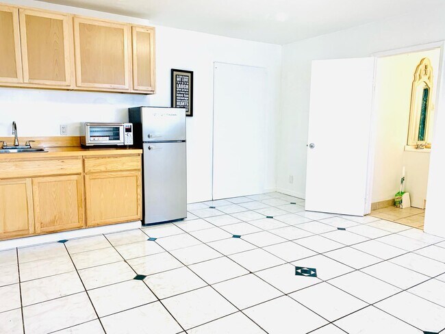 Photo - 500 W Oakland Park Blvd