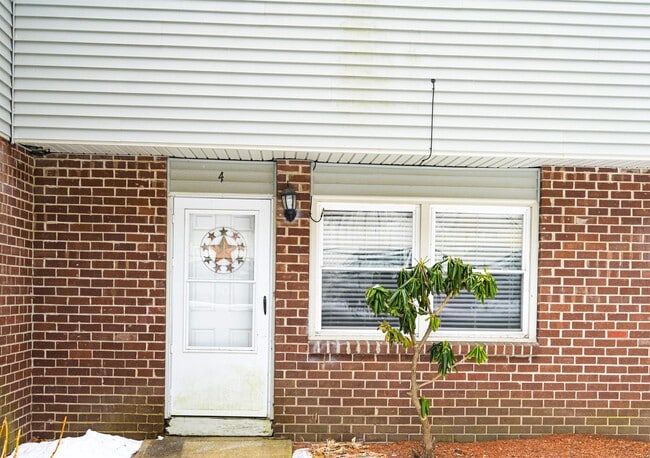 Building Photo - 139 S Main St