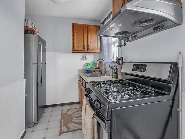 Photo - 112 Brewster St
