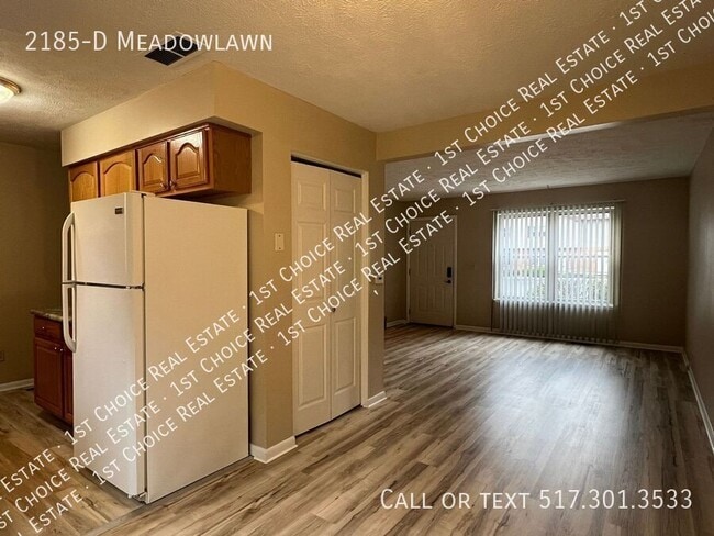 Photo - 2185-D Meadowlawn-