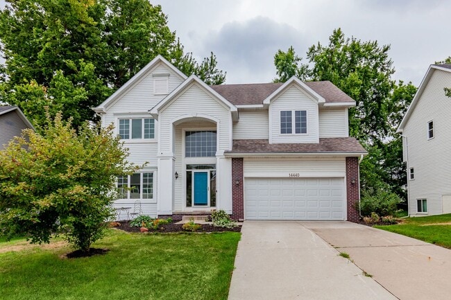 Building Photo - THOUGHTFULLY UPDATED!! 4 Bedroom, 3 Bathroom Home in Urbandale!