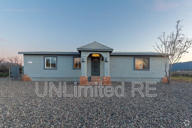 Building Photo - 3281 E Desert Dr Rental