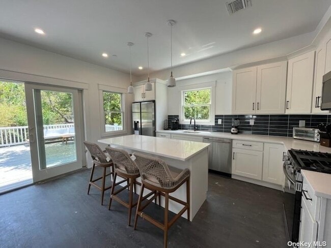 570 Bayberry Walk
