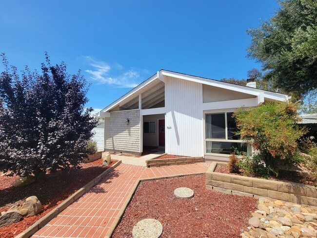 Photo - Darling, Move-In Ready Home in Highly Sought After Neighborhood w/ a Great View!!