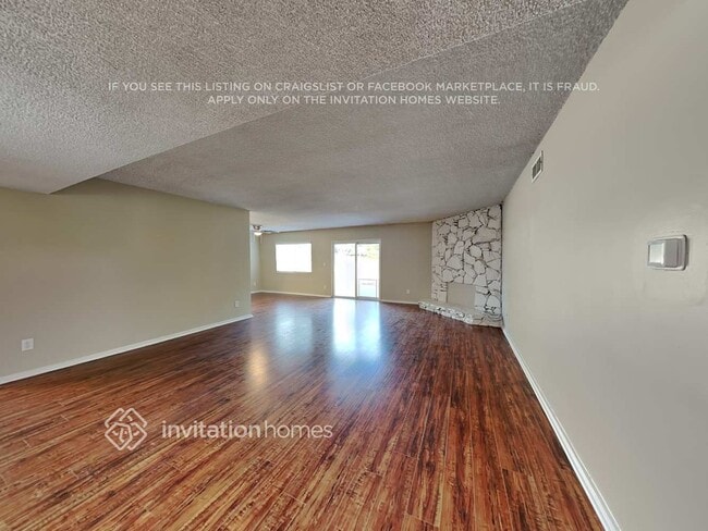 Photo - 15857 Liggett St