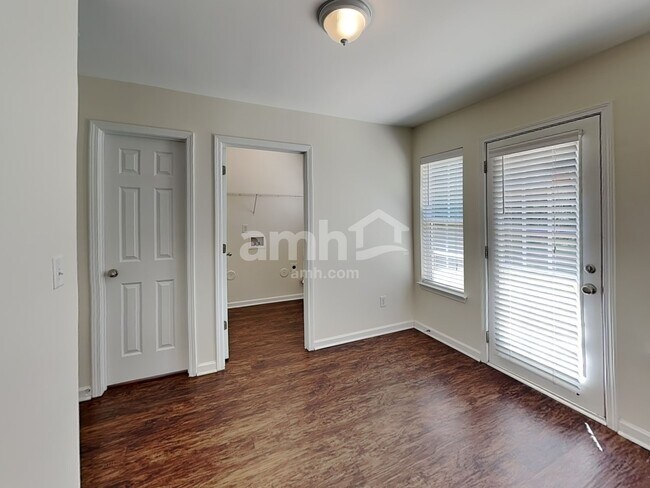 Photo - 1649 Woods Ln