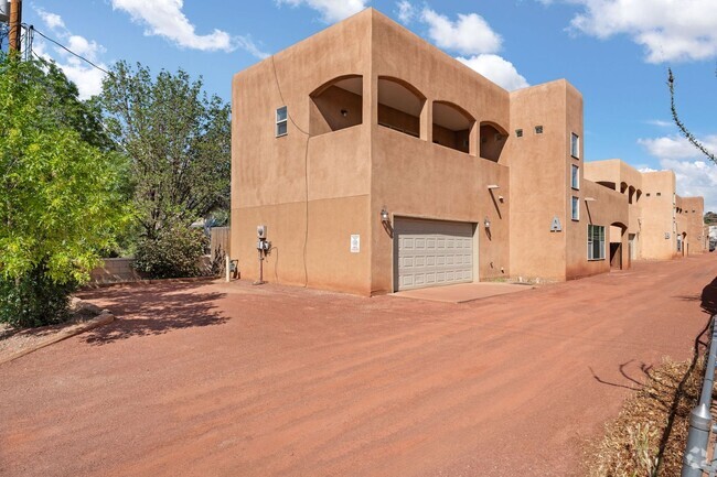 Building Photo - Broadway Unit A Rental