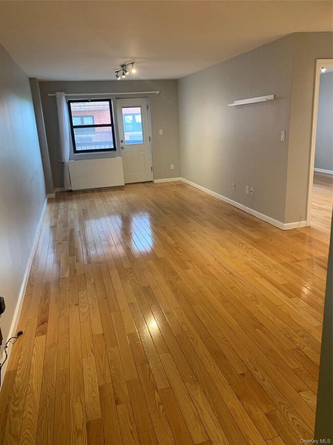 Building Photo - 87-30 62nd Ave Unit 5E