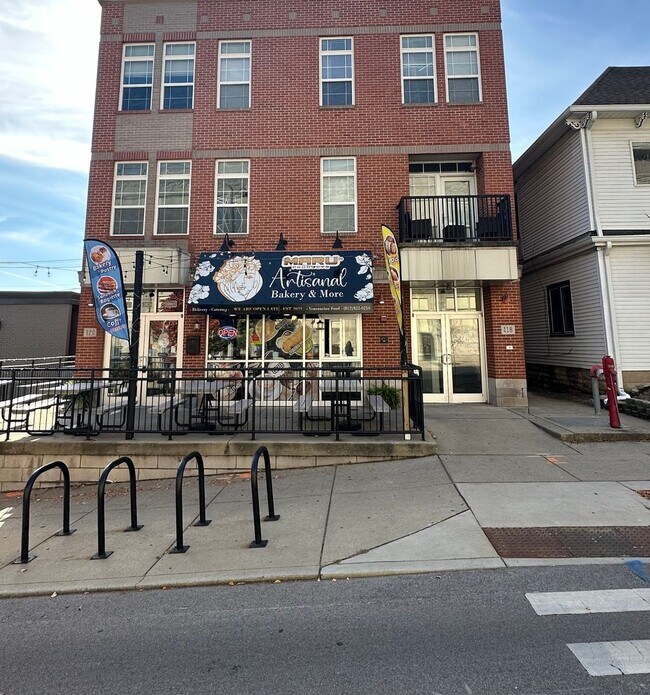 Photo - Quarters - 118 E 7th Street
