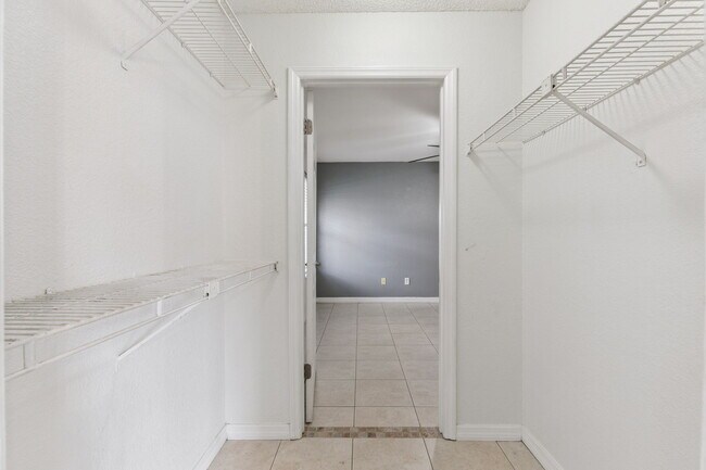 Photo - 5112 Conroy Rd