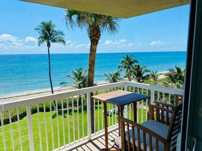 Photo - 1069 Hillsboro Mile Unidad 401