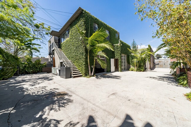 Building Photo - 4870 W Adams Blvd Unit # 0.5