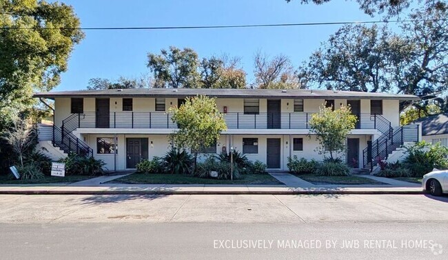 Building Photo - 1120 Cedar St Unit B Rental