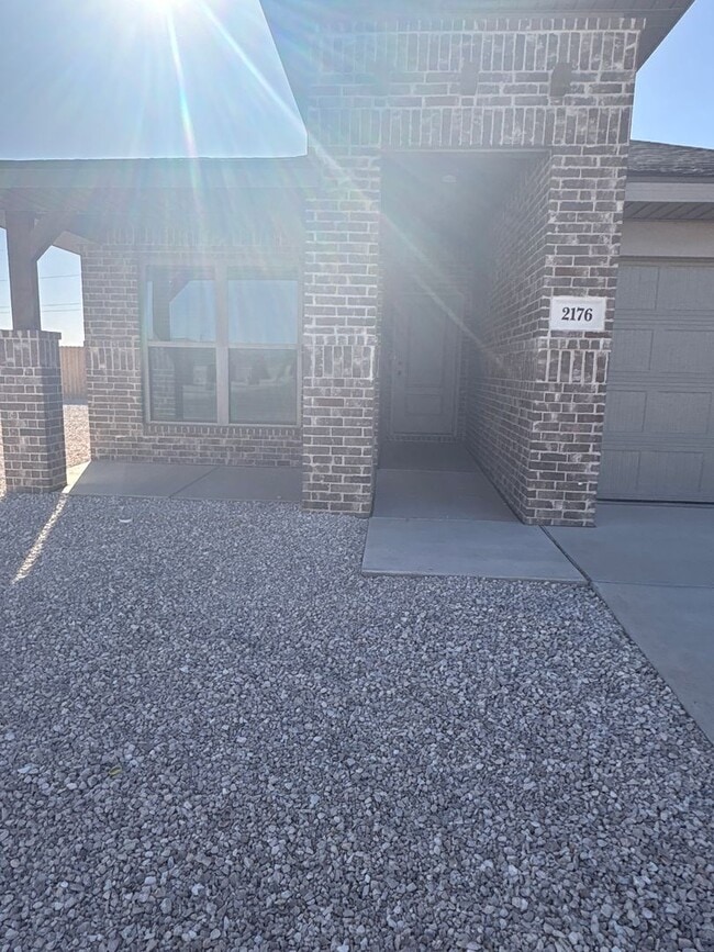 Building Photo - Space, Space and more Space! This ones for you!