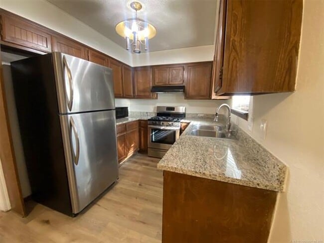 Photo - Jenks Schools! This 3 bedroom, 2 bath duplex is located at back of cul-de-sac