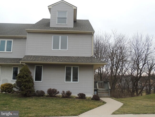 Photo - 404 Pinebrooke Cir