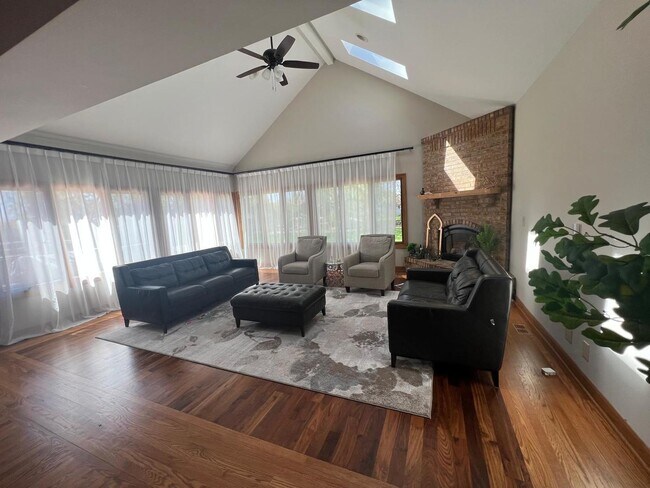 Photo - 2220 Eastview Dr