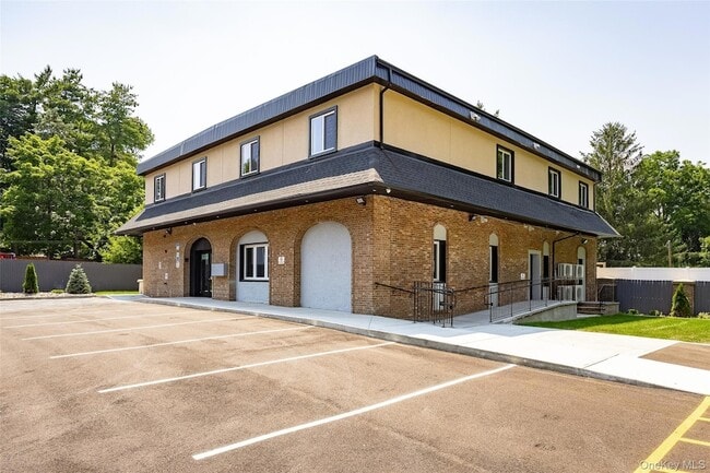 Building Photo - 126 Innis Ave Unit 1-2