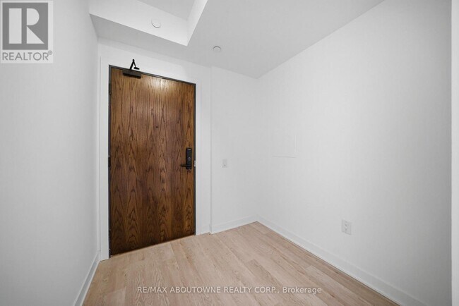 Photo - 2782 Barton St E Unit 516