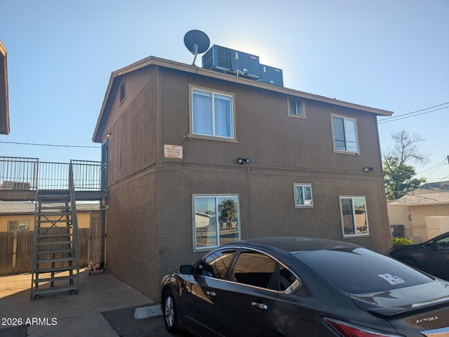 Building Photo - 7160 N 53rd Ave Unit Apt 4