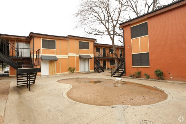 Photo - Villa Garrett Apartments