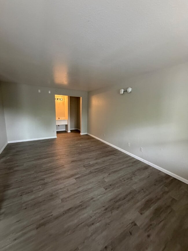 Photo - AFFORDABLE 2BR with ALL UTILITIES Unit 113