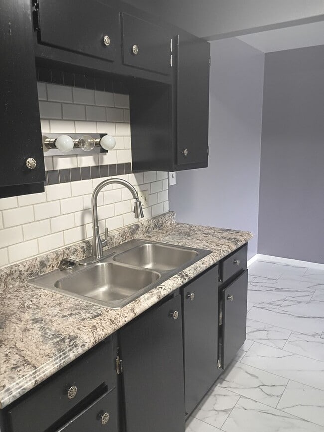 Photo - Spacious 1BR Apartment | Convenient Kenosha Location Unit Station Hills 5110-21