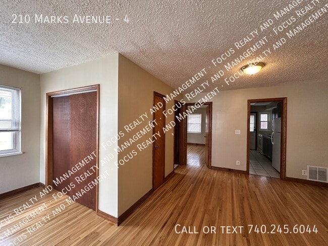 Photo - 210 Marks Ave