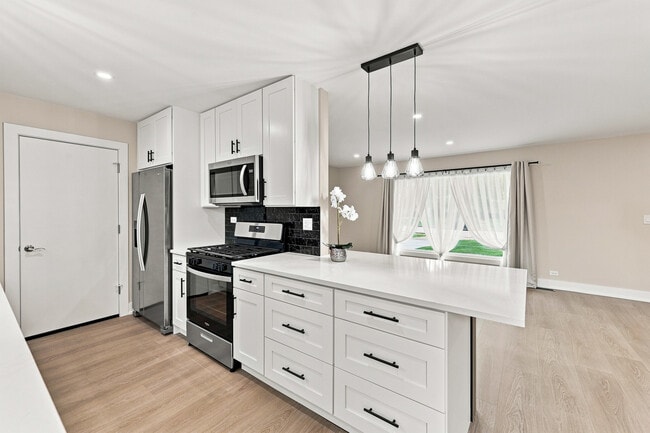 Photo - 352 Sioux Ln