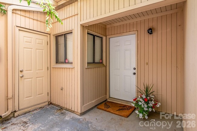 Photo - 8005 Horse Chestnut Ln