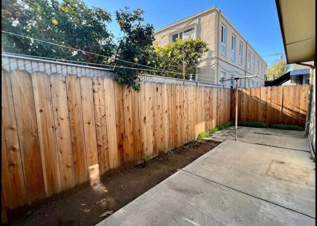 Photo - 511 W 5th St