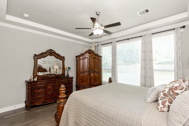 Photo - 7323 Settlers Way