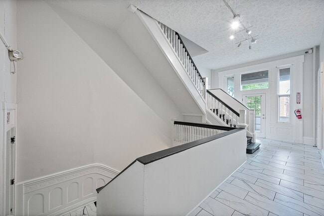 945 Dana Ave Unit 33
