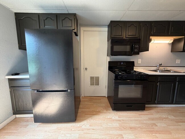 Photo - 1906 1/2-1906 1/2 N 21st St Unit 1906 1/2 N 21st St - Upper