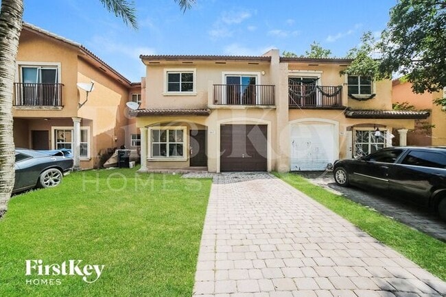 Building Photo - 885 SW 6th Ct