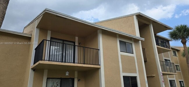 Building Photo - 9491 Palm Cir S Unit 201 Rental