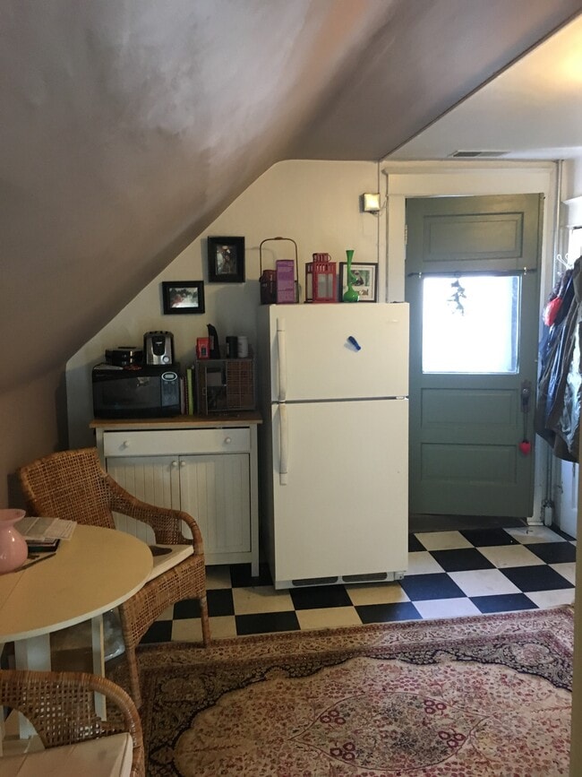 área de cocina - 304 Cedar Lake Rd S