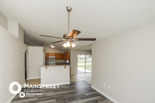 Photo - 933 Carver Rd SE