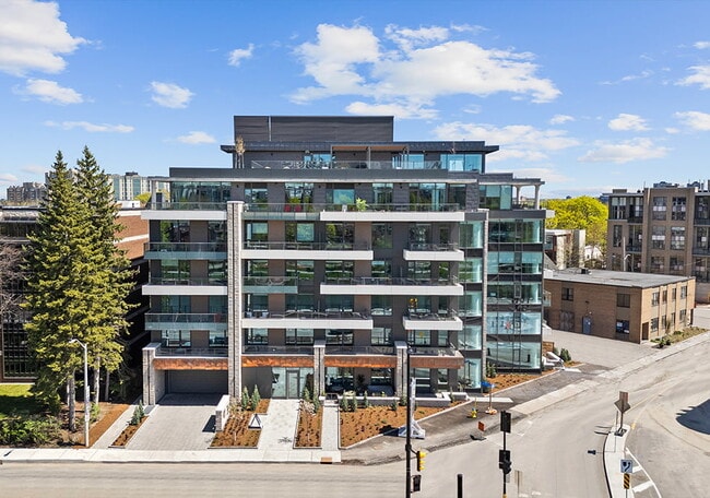 Building Photo - Echo