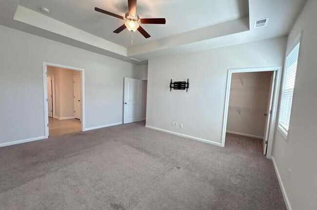 Photo - 4Bed/3.5Bath 3190 sq ft home located in the Falls