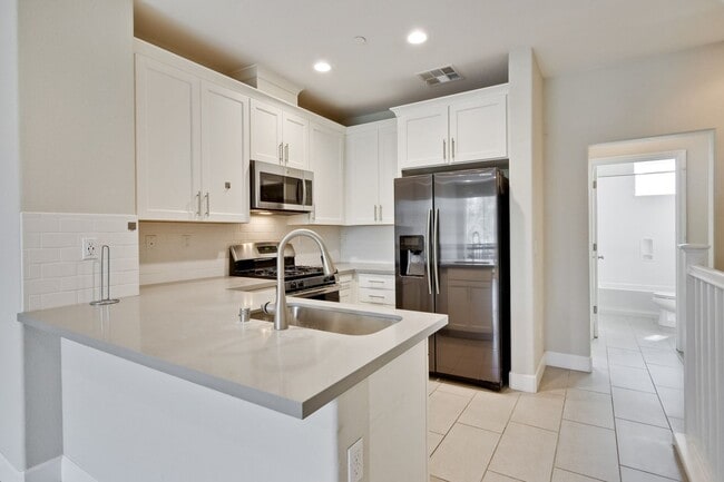 Photo - 3 bed 3 bath home in Blossom Hill area!