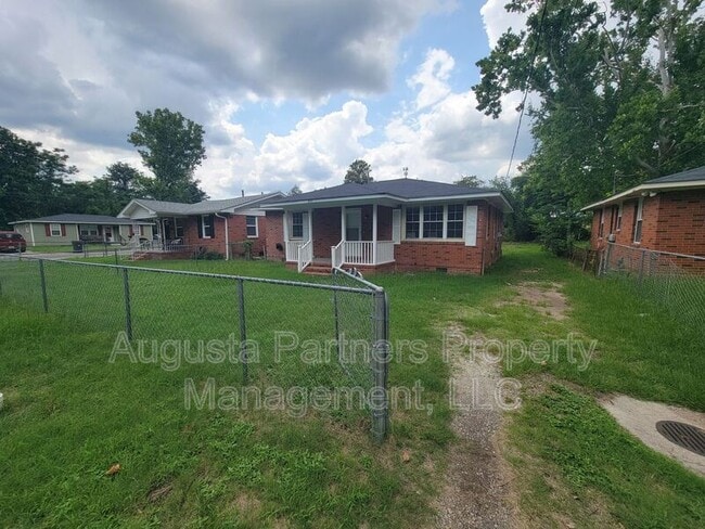 Photo - 2111 Dyer St