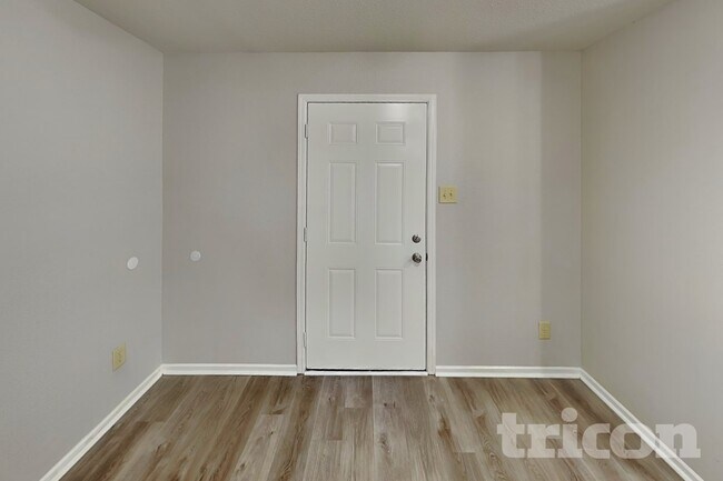 Photo - 8039 Retreat Ln