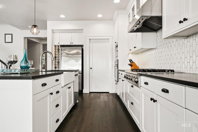 Photo - Stunning Modern Home Near NE Foothills | Mountain Views | Designer Finishes