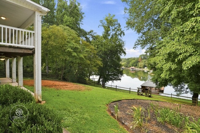 Photo - 7088 Wateredge Dr