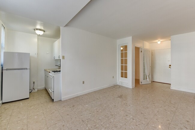 Photo - Spacious & Bright Junior One Bedroom at River Place North