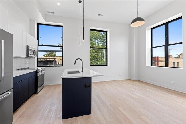 Building Photo - 1934 W North Ave