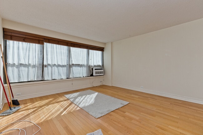 Photo - 2930 N Sheridan Rd Unidad 602